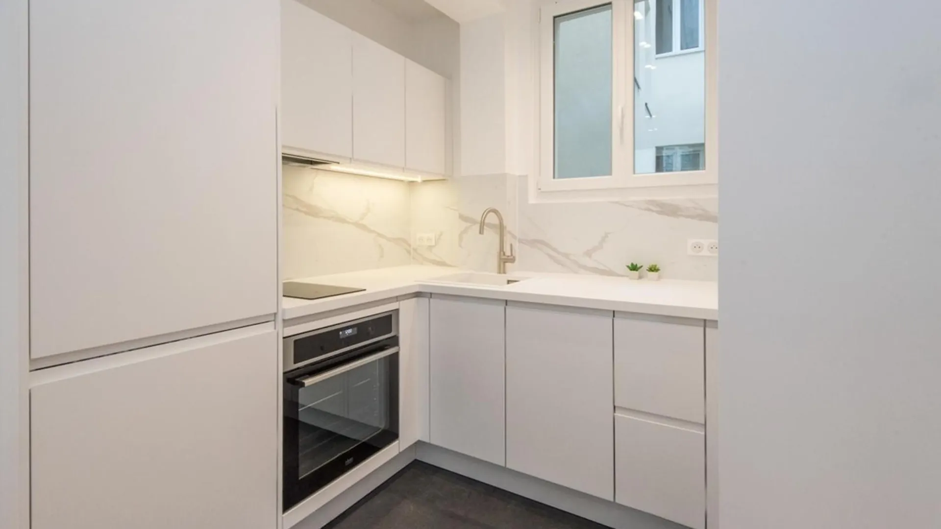 127 - Appartement Neuf & Luxueux Paris 2Eme 4Pers